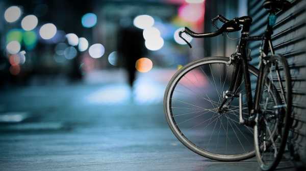 У мужчины украли велосипед, пока он спал на могиле Виктора Цоя