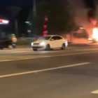 BMW врезался в столб и загорелся на перекрестке КИМа и Уральской