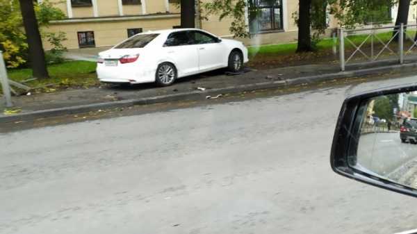 Toyota вылетела на тротуар и сбила 67-летнюю петербурженку 