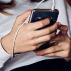 В Якутии школьница погибла из-за заряжающегося смартфона