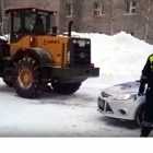 В Сургуте снегоуборочная машина насмерть задавила женщину