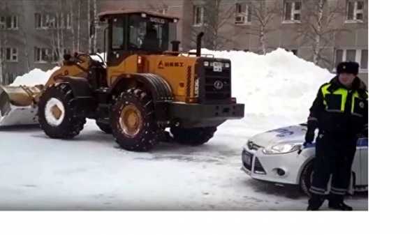 В Сургуте снегоуборочная машина насмерть задавила женщину