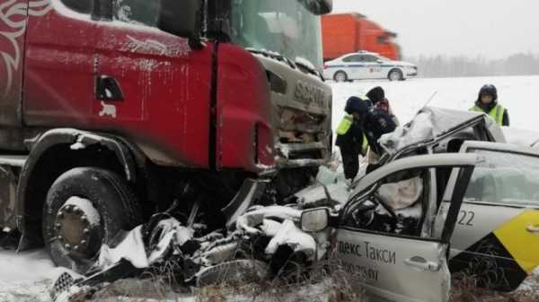 Женщина-водитель "Яндекс.Такси" погибла в лобовом ДТП с грузовиком под Челябинском