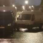 Ночной шторм в Петербурге столкнул фургоны без водителей