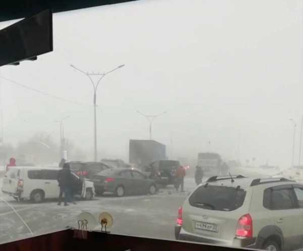 Видео: В массовом ДТП из 15 машин в Алтайском крае погибли 2 человека0