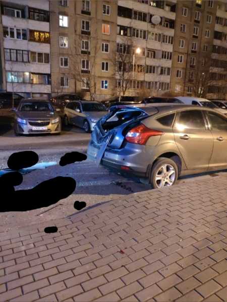 Неизвестный упал с 22-этажного дома на крышу иномарки на Пулковском шоссе0