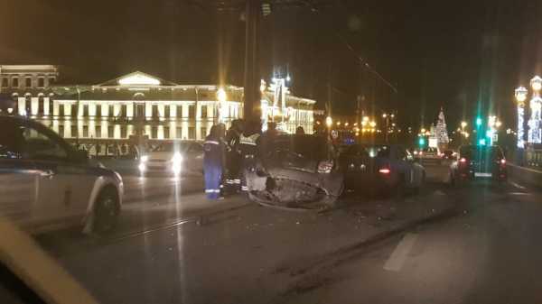 Фото: на Троицком мосту в Петербурге произошло серьезное ДТП