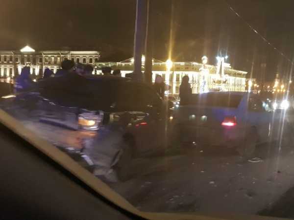 Фото: на Троицком мосту в Петербурге произошло серьезное ДТП1
