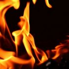Спасатели локализовали пожар в ангаре на Ржевке