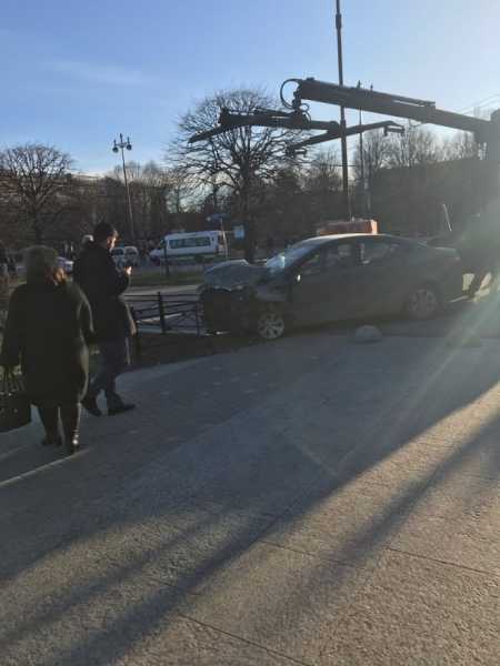 Ослепленный солнцем водитель устроил ДТП у Московской площади1