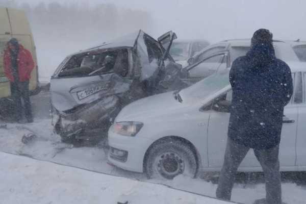 Видео: В массовом ДТП из 15 машин в Алтайском крае погибли 2 человека1