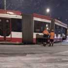 Фото: на Дыбенко трамвай сошёл с рельсов