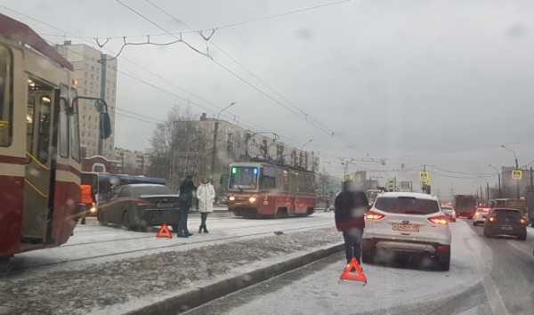Петербургские водители пожаловались на скользкие дороги 3