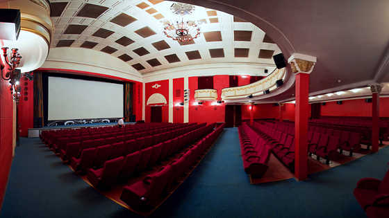 Кинотеатры в Петербурге продают не более 50 билетов на сеанс0