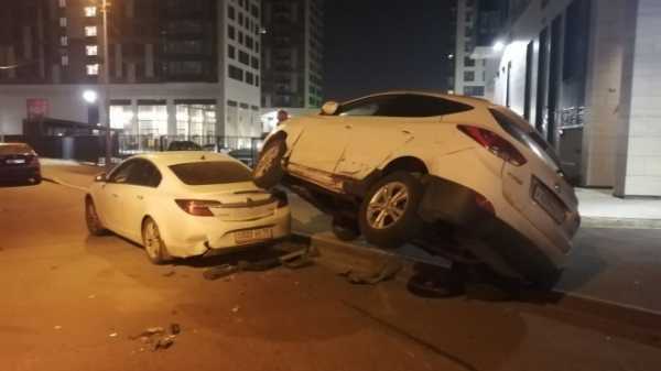 "Hyundai" припарковался на "Opel Insignia" рядом с Дальневосточным проспектом