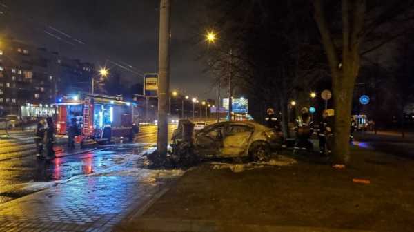 В результате серьезного ДТП на Бестужевской загорелась иномарка