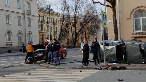В Пушкине в результате ДТП перевернулся автомобиль
