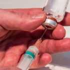 Петербургскую вакцину от COVID-19 начнут тестировать в июне