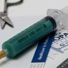 В НИИ гриппа рассказали, кто сможет испытать на себе вакцину от COVID-19