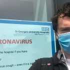 Журналист испытал вакцину от коронавируса и рассказал о неприятном побочном эффекте