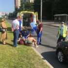 Автомобилист сбил двух пешеходов на проспекте Королева