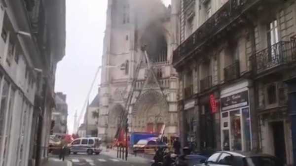 Во Франции отпустили задержанного по подозрению в поджоге собора мигранта0