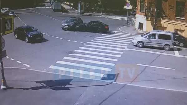 Два седана столкнулись и создали пробку на Новгородской улице0