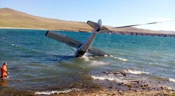 Видео: В акватории Байкала совершил аварийную посадку на воду частный самолет0