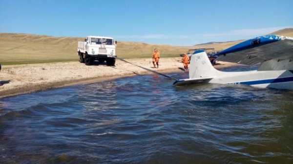 Видео: В акватории Байкала совершил аварийную посадку на воду частный самолет2