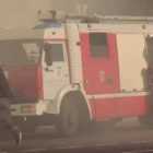 В Петроградском районе спасатели борются с огнем в коммуналке