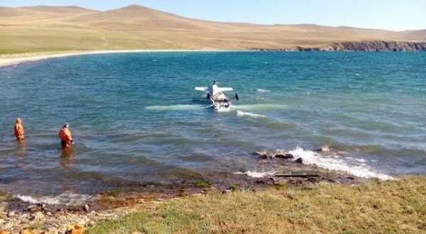Видео: В акватории Байкала совершил аварийную посадку на воду частный самолет1