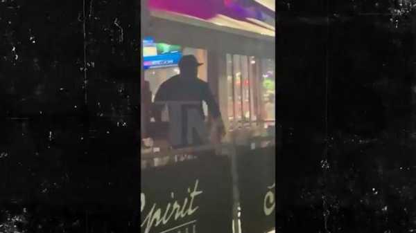 Рэпер 50 Cent устроил погром в ресторане1