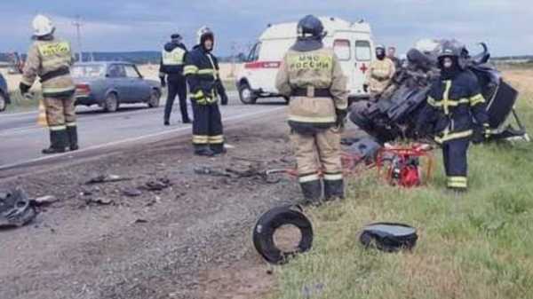 В Татарстане на трассе "Урал" в лобовом ДТП погибли 3 человека 