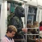 Петербуржцев напугал «сталкер» в метро