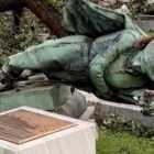 Памятник конфедератам в штате Луизиана рухнул с постамента из-за урагана Лаура