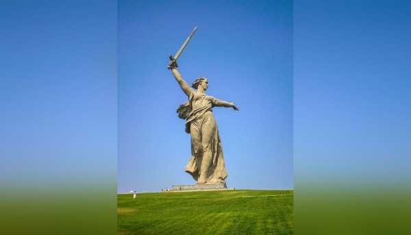 Блогер Артемий Лебедев одобрил возвращение старой подсветки монументу «Родина-мать»0