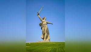 Блогер Артемий Лебедев одобрил возвращение старой подсветки монументу «Родина-мать»