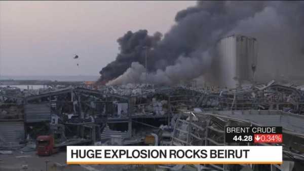 ЕС направил в Ливан 300 спасателей с техникой в связи со взрывом в Бейруте0