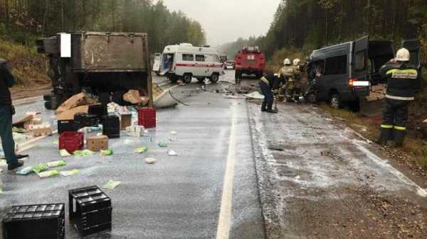 В Кировской области в ДТП с микроавтобусом погибли 3 человека