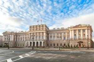 Петербургские медики получили благодарственные грамоты в Мариинском дворце