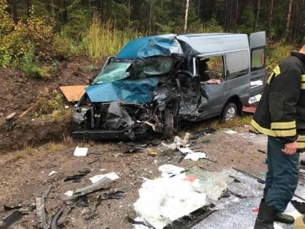 В Кировской области в ДТП с микроавтобусом погибли 3 человека1