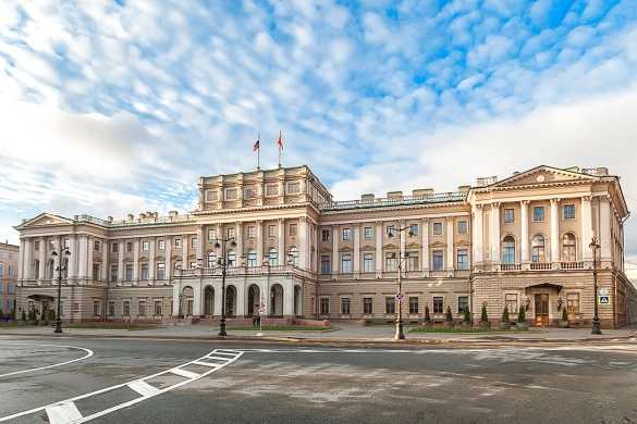 Петербургские медики получили благодарственные грамоты в Мариинском дворце0