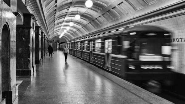 В Москве в метро пассажирка упала на пути и погибла 