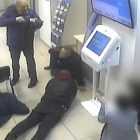 Предсмертная схватка россиянина с грабителем банка попала на видео