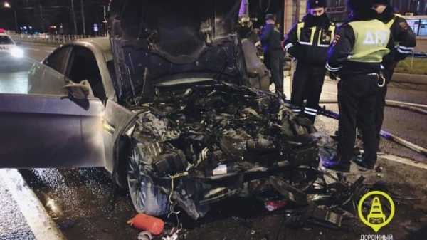 Водитель устроил погоню и разбил авто в Калининском районе