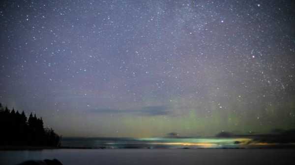 В Приозерске заметили "метеоритный дождь" над Ладожским озером