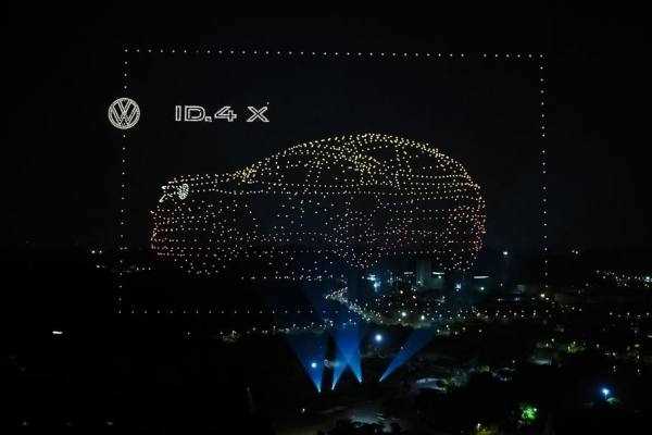 Volkswagen представил электрокроссовер ID.4 с помощью 2 000 дронов