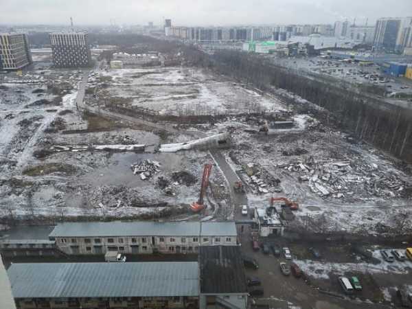 Госстройнадзор потребовал объяснений от застройщика после падения трубы в Невском районе1