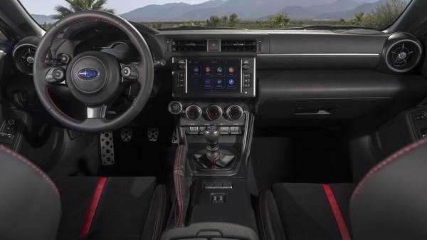 Subaru BRZ нового поколения: 231-сильный мотор и виртуальная «приборка»