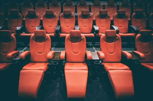 Максимальную наполняемость петербургских кинотеатров сокращают до 25%0
